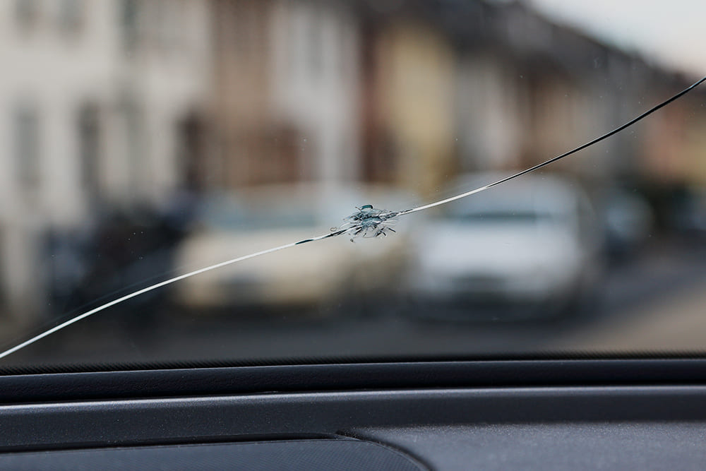Steinschlag Auto Front | Wir tasuchen dein Autoglas