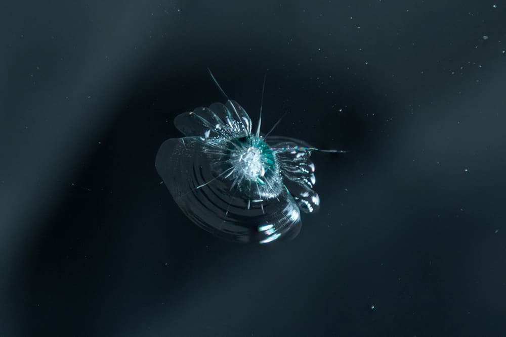 Steinschlag Schaden Fahrzeug | Wir tauschen dein Autoglas